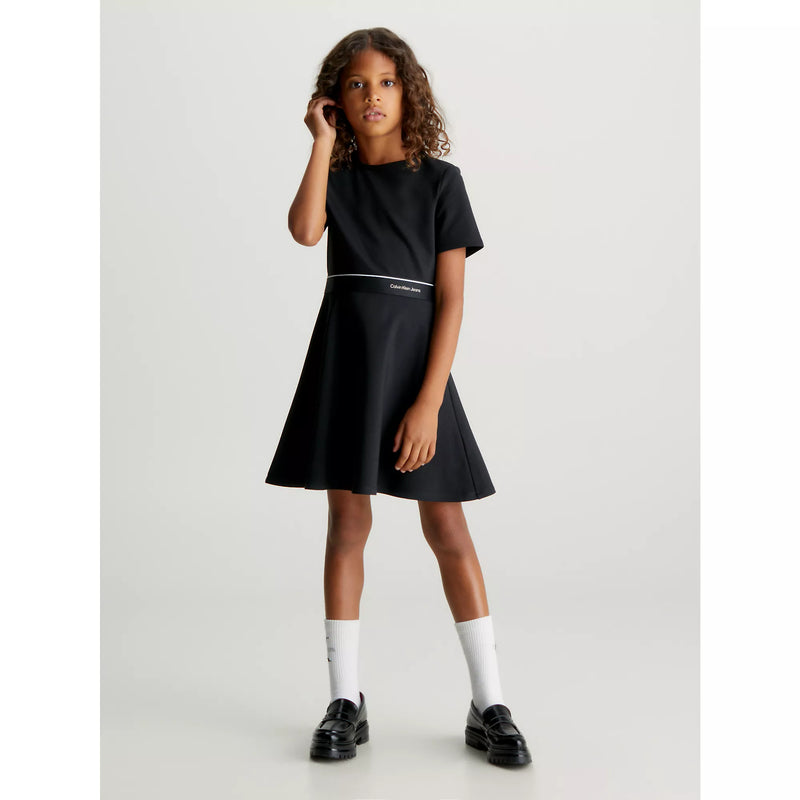 Mädchen Kleid Logo Punto Tape SS Dress IG0IG02310 CK Black – HappyKidsShop